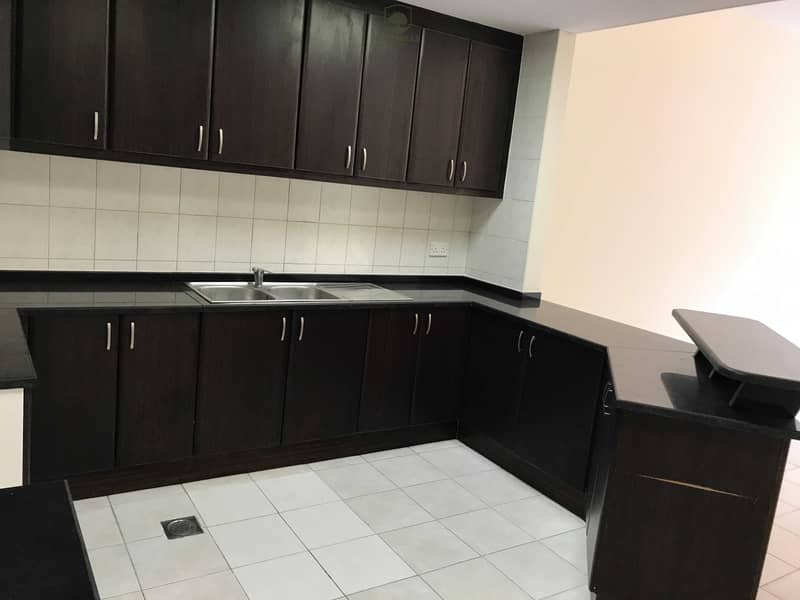 15 DG Spacious Well Maintained Apt Near Metro