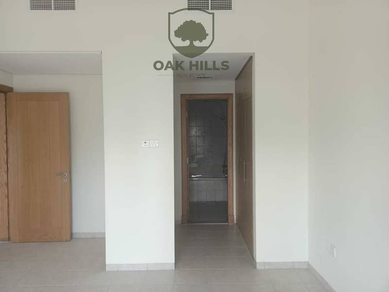 6 Bright n Spacious Maintained Best Location