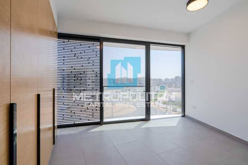 11 Brand New Building| Big Balcony | Canal Promenade