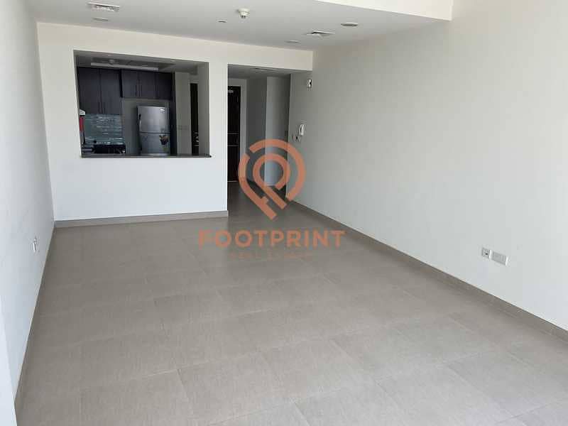 UNFURNISHED  2 BEDROOM APPARTMENT READY TO MOVEIN  NO COMISSION  HUGE TERRACE