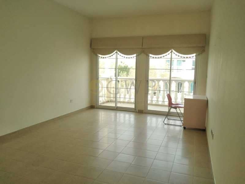 5 Private Living | Pets Allowed | Close to Supermarket | Corner |