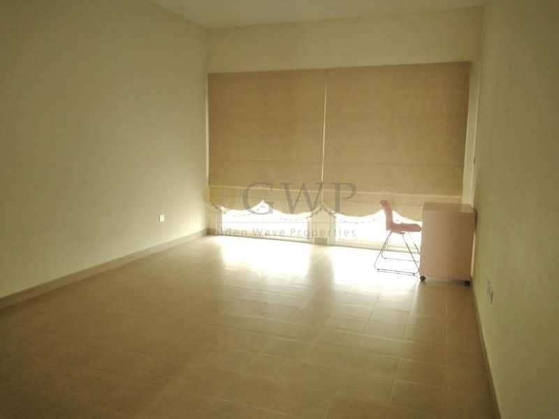 9 Private Living | Pets Allowed | Close to Supermarket | Corner |