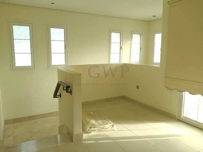 12 Private Living | Pets Allowed | Close to Supermarket | Corner |