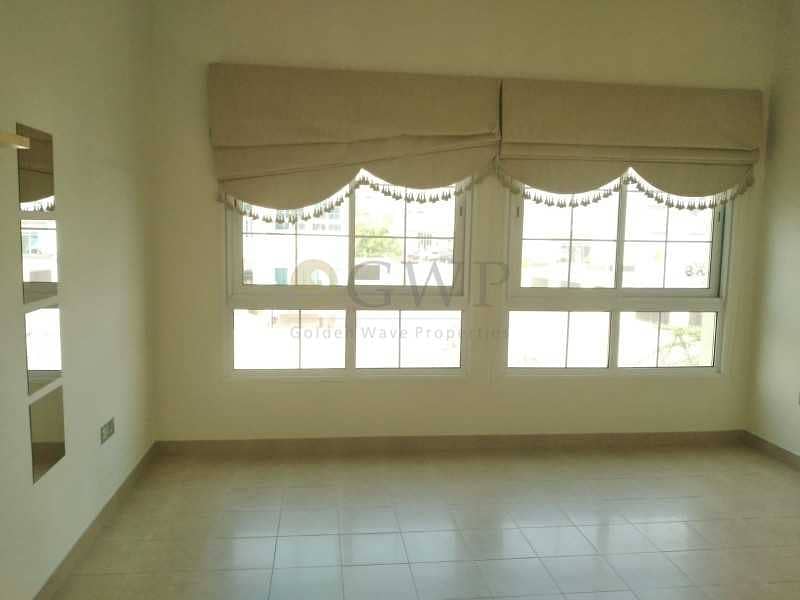 13 Private Living | Pets Allowed | Close to Supermarket | Corner |