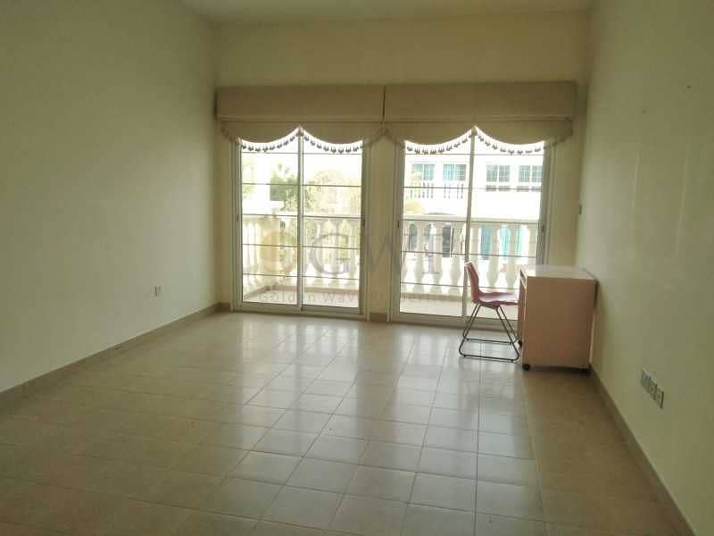 15 Private Living | Pets Allowed | Close to Supermarket | Corner |