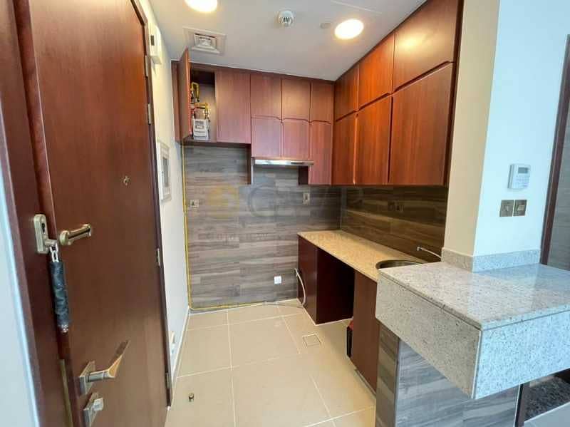 5 FREE 1 Month / Large Studio Bur Dubai nr. Metro / 12 CHQS