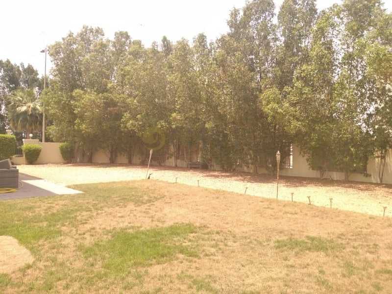 7 Tall Trees | Corner | Easy Access | Close To Park |