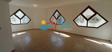 شقة في شارع الفردوس منطقة النادي السياحي 3 غرف 75000 درهم - 4884571