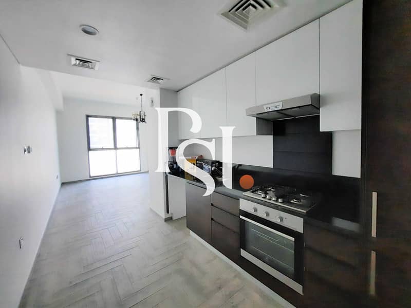 5 Brand New Studio / Equipped kitchen/ Middle Floor/