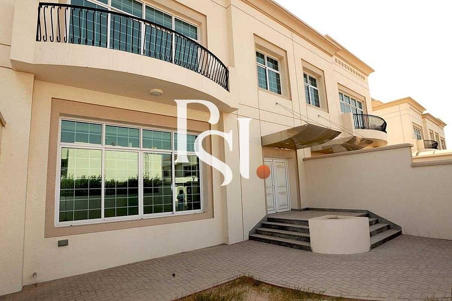 Semi-detached 4BR Villa in the heart of Jumeirah 1 area/ Private Garden