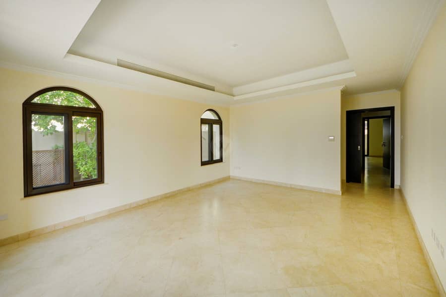 3 Ready to Move In: Luxury Golf Course Villa