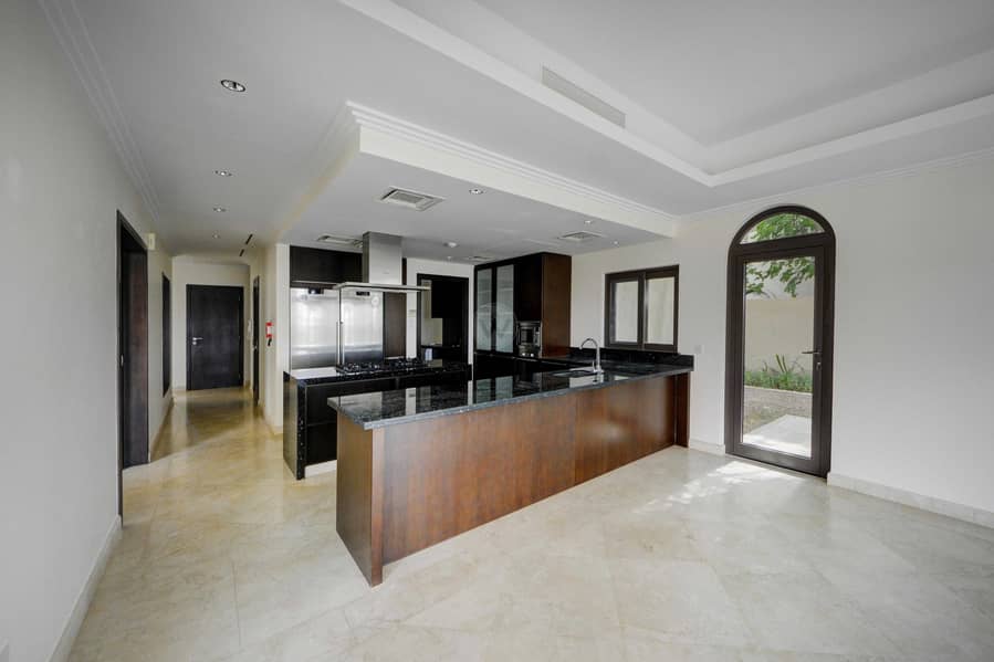 6 Ready to Move In: Luxury Golf Course Villa