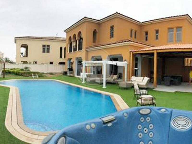 Fantastic executive villa with pool on large plot