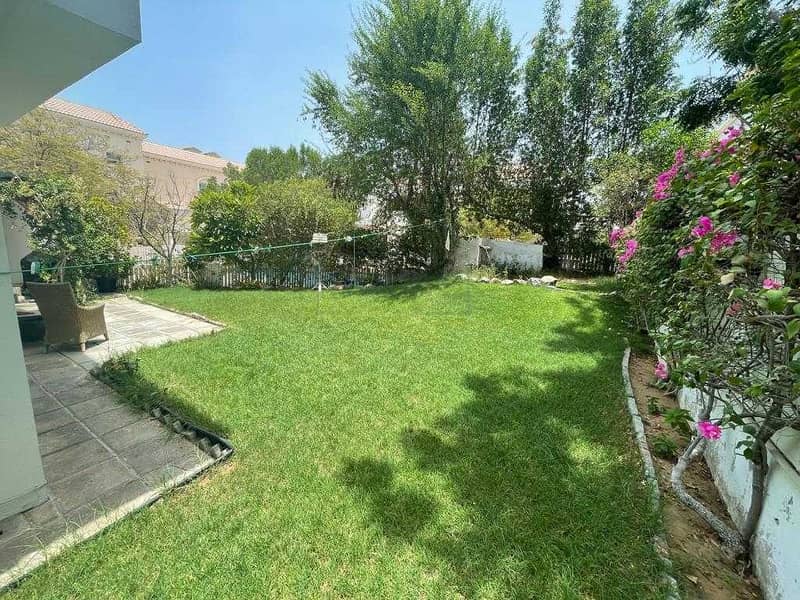 Gorgeous 4 B/R Villa with Private Garden and Shared Pool | Umm Suqeim