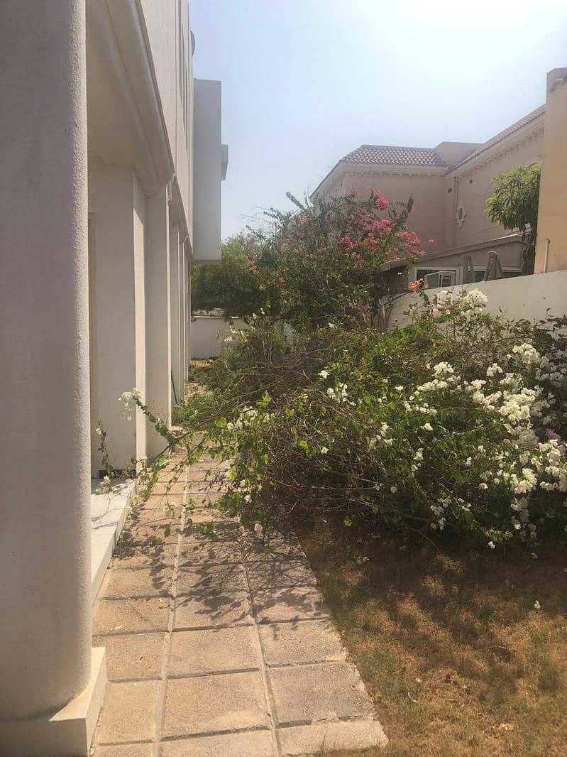 11 Gorgeous 4 B/R Villa with Private Garden and Shared Pool | Umm Suqeim