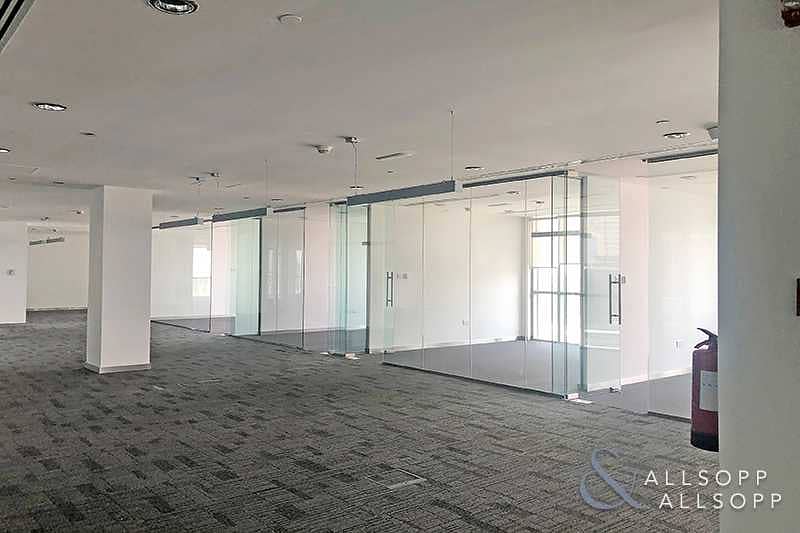 9 Fitted | Partition | Ideal for large staff