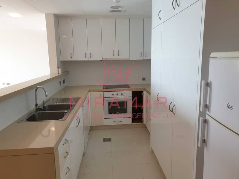 5 HOT!!! EXCELLENT PRICE!! SMART LAYOUT! LARGE APARTMENT!