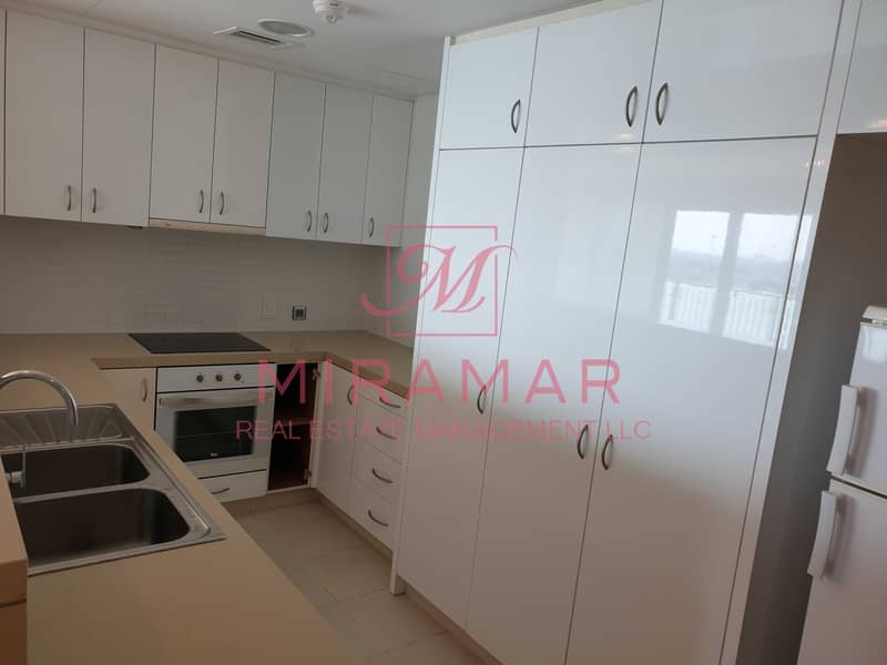 6 HOT!!! EXCELLENT PRICE!! SMART LAYOUT! LARGE APARTMENT!