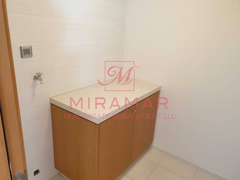 15 HOT!!! EXCELLENT PRICE!! SMART LAYOUT! LARGE APARTMENT!