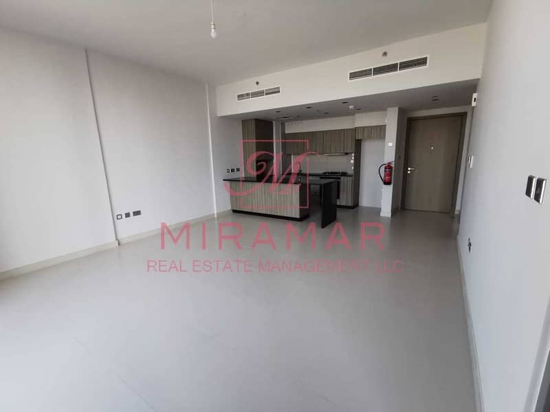 7 LARGE UNIT WITH BALCONY!!! HIGH FLOOR!! SEA VIEW!
