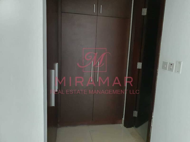 9 HOT HIGH FLOOR!!! LARGE UNIT WITH BALCONY!! AMAZING VIEW!