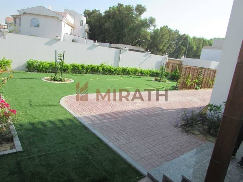 11 INDEPENDENT HUGE 5BR VILLA WITH PRIVATE GARDEN
