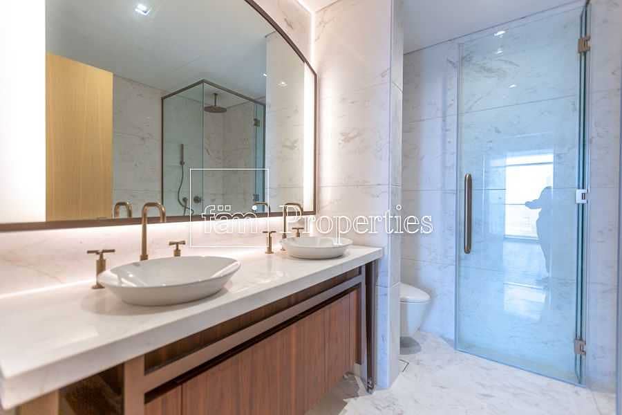 19 Reduced price Available I Brand New I Dubai Mall