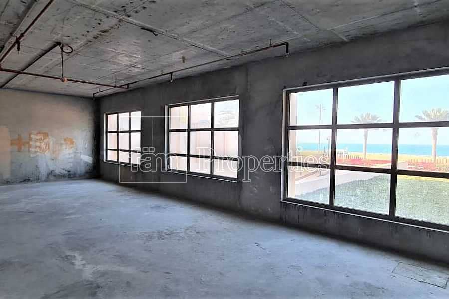 7 Retail Space in Palm Jumeirah for Rent