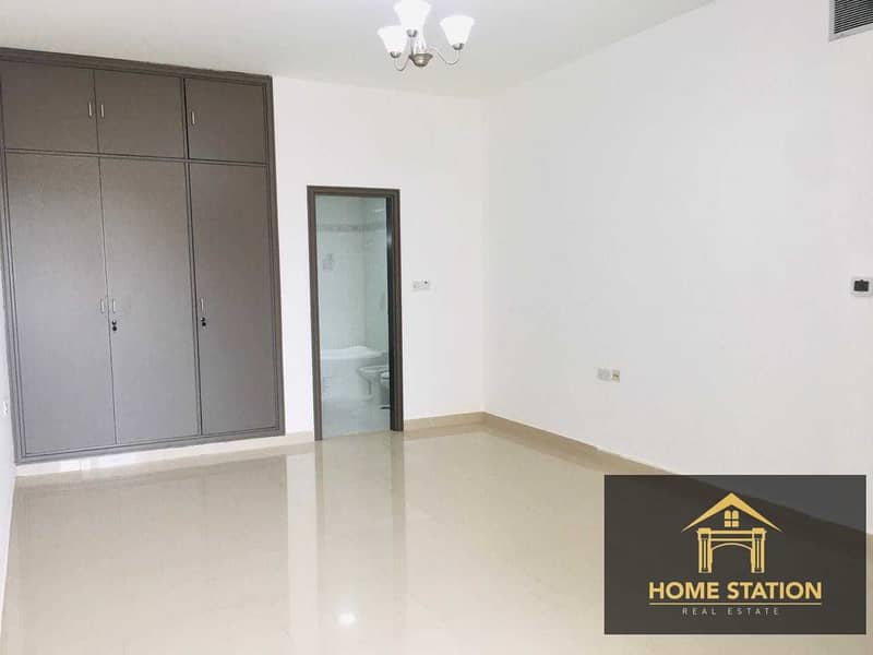 5 Spacious Living Room| Neat and clean| Near Metro