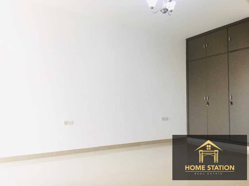 6 Spacious Living Room| Neat and clean| Near Metro