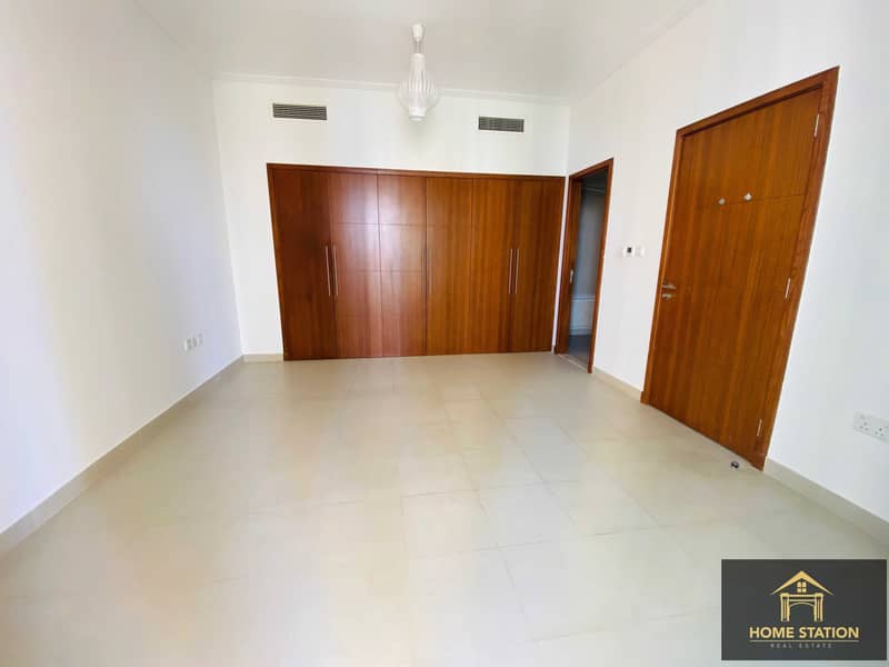10 Elegant & well Mainatined Comes with Partial Sea View