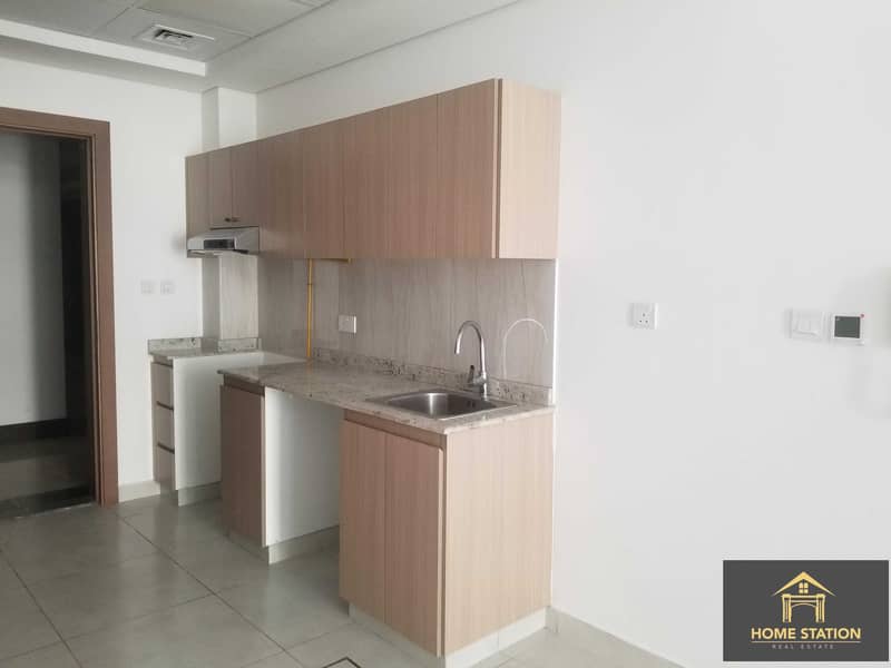 4 Spacio and large studio at a prime location with Gas and maintenanc free offer for rent in fubai silicon oasis 24k/6 chq