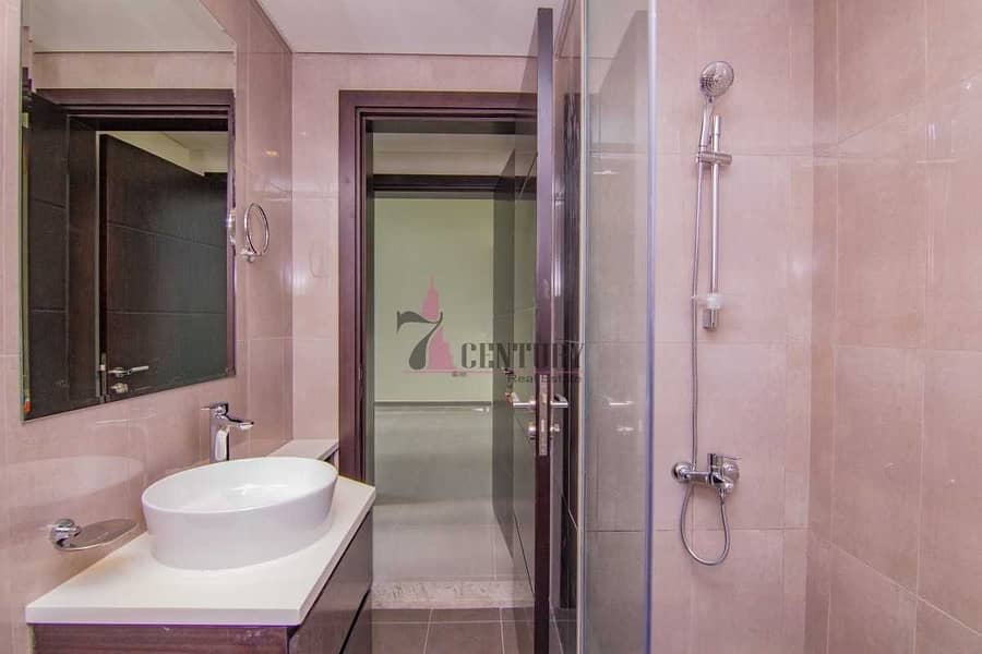 8 Mid Floor | 1 Bedroom Apartment | Canal View