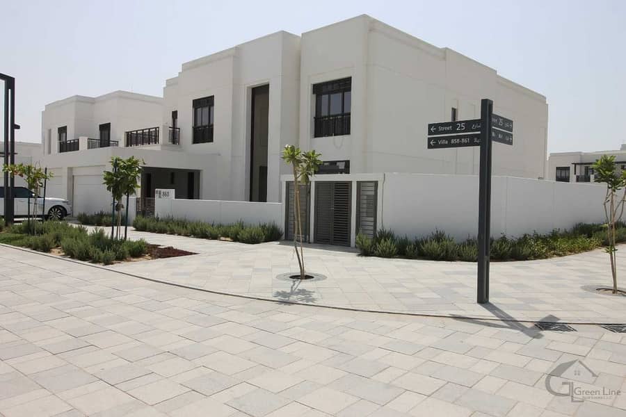 Spacious 6 Bedrooms Arabic Style in District One