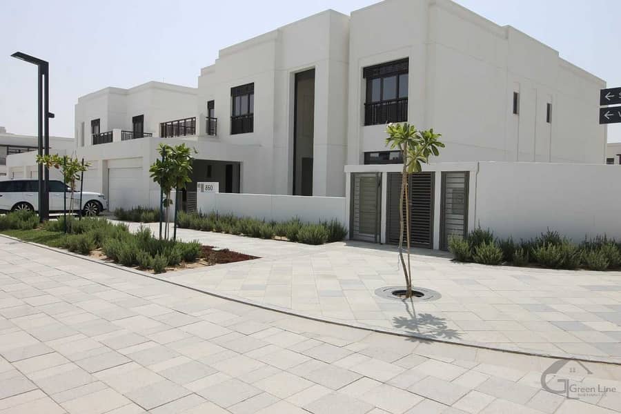2 Spacious 6 Bedrooms Arabic Style in District One