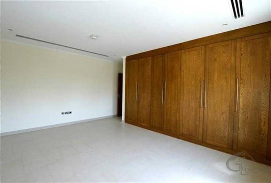 4 Spacious 4 Bedrooms Maids with swimming pool in Jumeirah Park