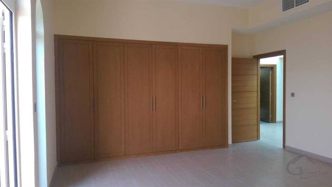 5 Spacious 4 Bedrooms Maids with swimming pool in Jumeirah Park