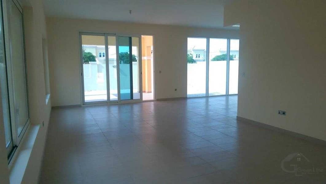 6 Spacious 4 Bedrooms Maids with swimming pool in Jumeirah Park