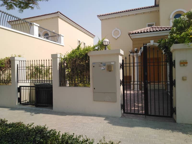4 4 Bedroom small  with large plot jumeirah Park