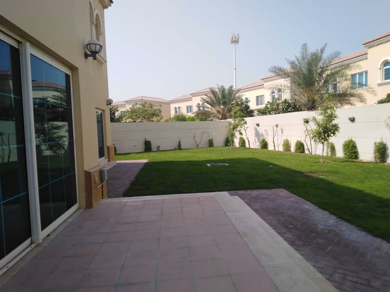 8 4 Bedroom small  with large plot jumeirah Park