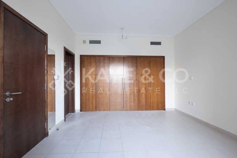 4 Large Aparment | Burj Khalifa View | Low Floor