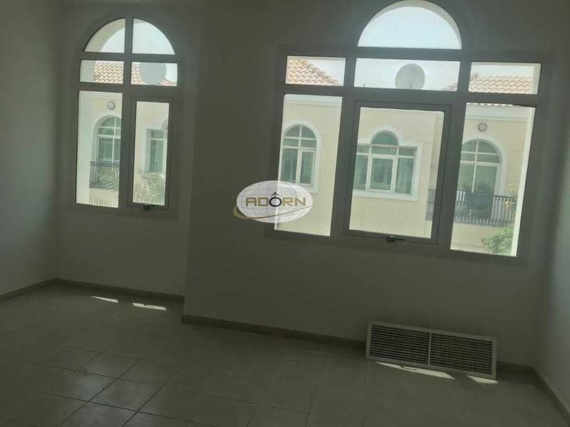 19 Excellent 4 bedroom plus maid compound villa with pool and gym in Jumeirah 3