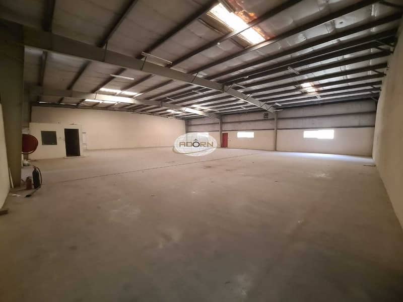 5 27500 square feet excellent warehouse for rent in Al Quoz