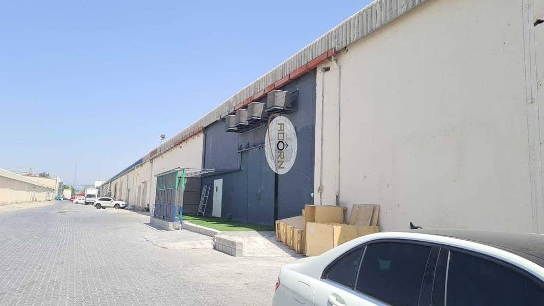4 5000 square feet 100 kilovolt power 9 meter height warehouse for rent in Al  Quoz 3