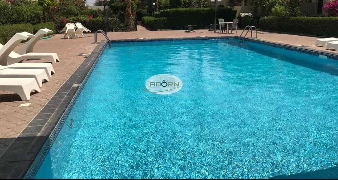 Excellent 4 bedroom plus study maid villa with pool and garden in Jumeirah