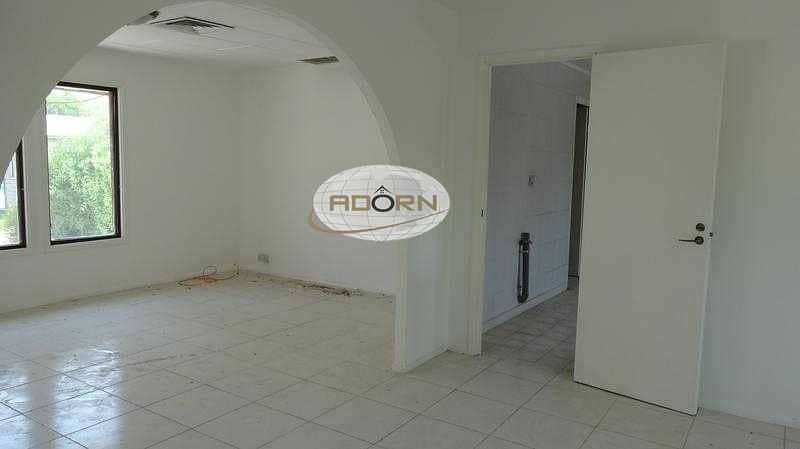 4 Excellent 4 bedroom plus study maid villa with pool and garden in Jumeirah