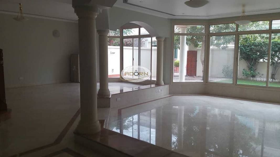 Spacious 4 bedroom  commercial villa for rent