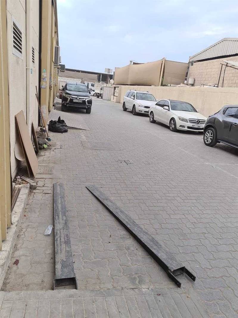 2 2500 square feet warehouse with 38 kilovolt power for rent in Al Quoz 4