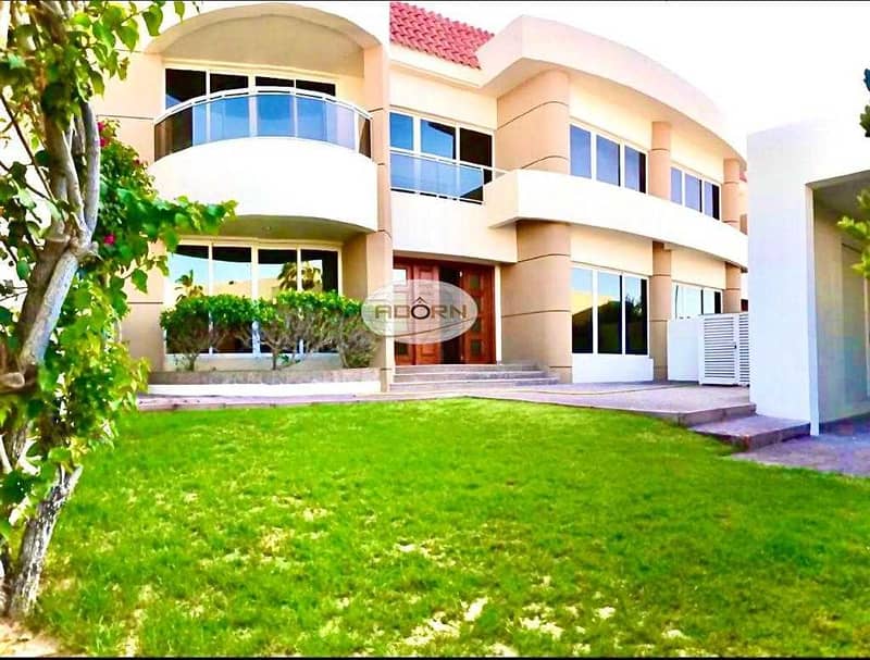 2 Excellent 4 bedroom plus maid villa with beautiful private garden and shared pool in Jumeirah 1
