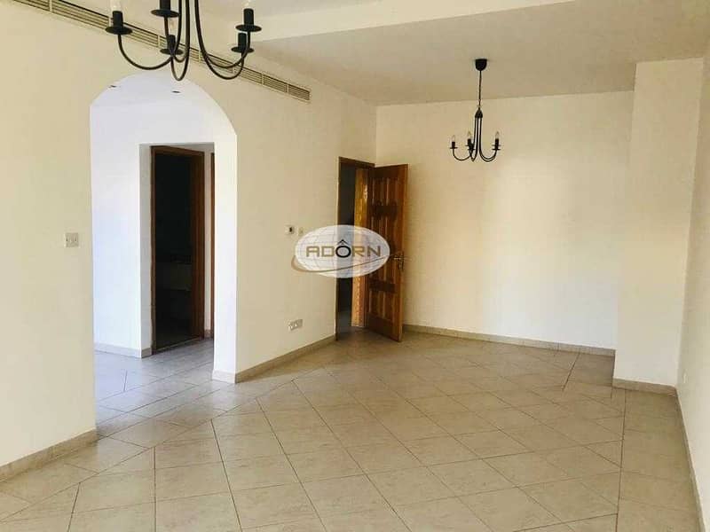 16 Excellent 4 bedroom plus maid villa with beautiful private garden and shared pool in Jumeirah 1